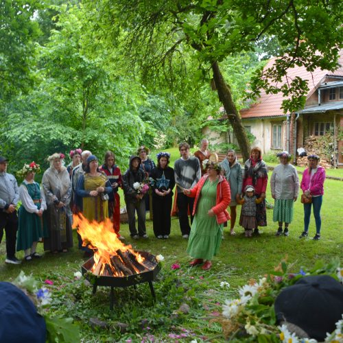 Ukraiņi un latvieši kopā svinēja vasaras saulgriežus Valmierā