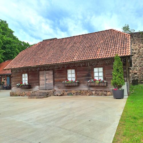 Valmieras muzeja atklātā krātuve “Klēts” (Bruņinieku ielā 4/2).
